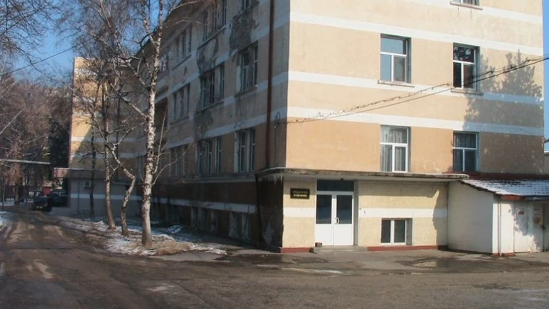 40-годишен мъж падна от  третия етаж на МБАЛ-Силистра и почина на място