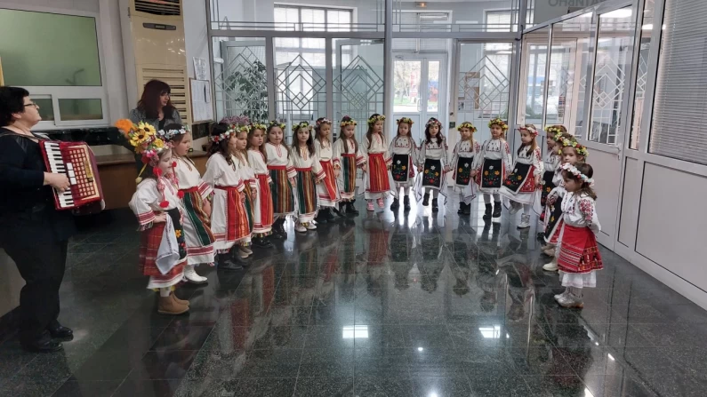 Лазарска група от ДГ "Роза" - град Силистра на гости в Областна администрация - Силистра