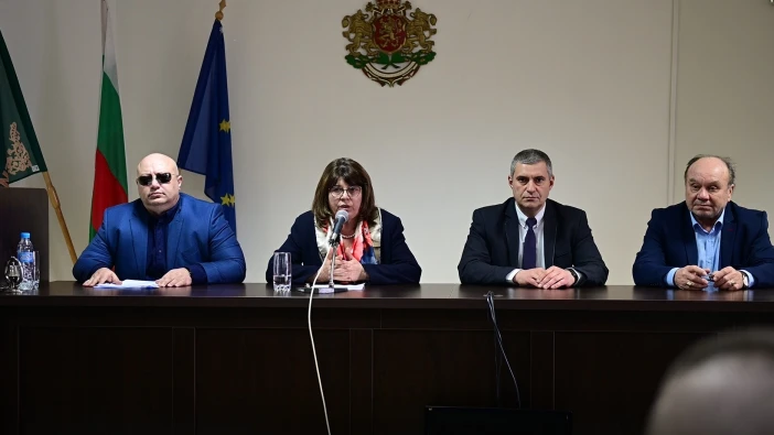 ВИДЕО: КРАЙ НА МЪКИТЕ! Спират трафика на тирове през града