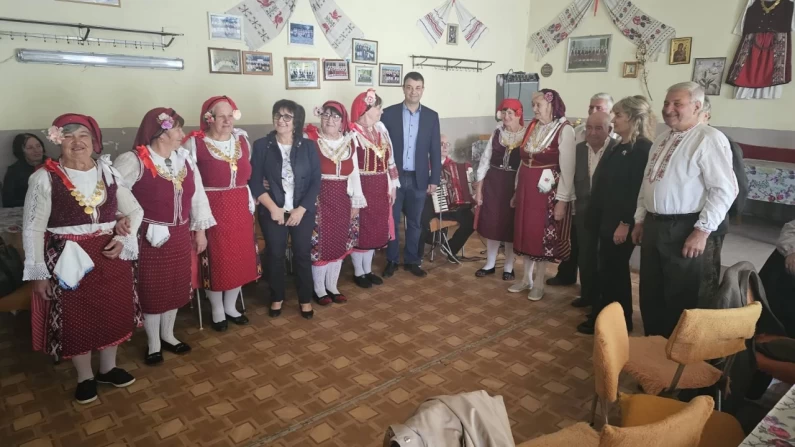 Александър Сабанов посети село Професор Иширково и взе участие в церемония по откриване на изложба в Силистра