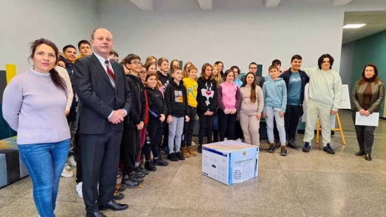 Учениците  получиха награда за активно участие в образователната програма