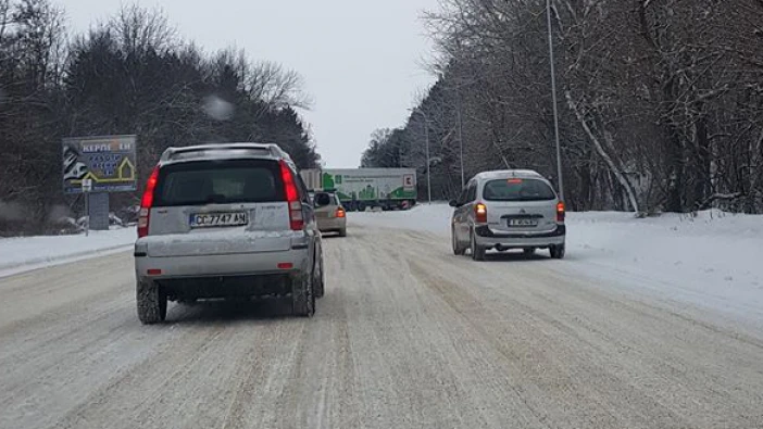 ТИР се завъртя на калипетренския, движението е спряно