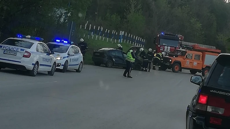 ОБНОВЕНА: Акт за шофьора, който вкара две деца, жена и себе си в болница след тежкото ПТП вчера