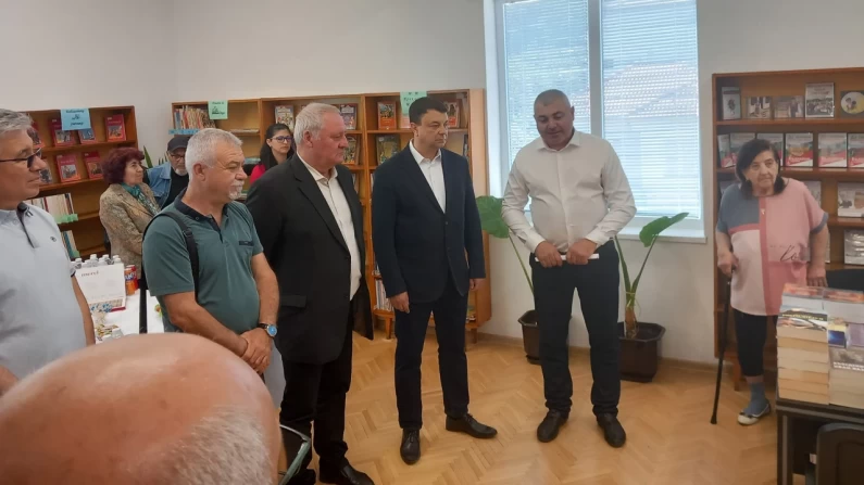 В деня на българския библиотекар бе открита обновената библиотека към НЧ "Родолюбие-2006" в село Айдемир