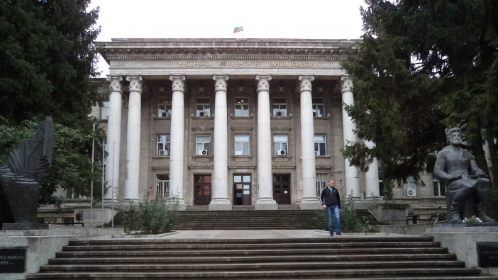 В РУ "Ангел Кънчев" учебните занятия ще се провеждат електронно заради епидемичната обстановка