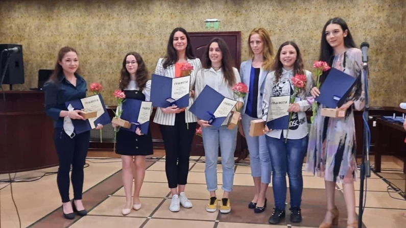Проведе се церемонията по награждаване на абитуриенти - отличници от випуск 2021