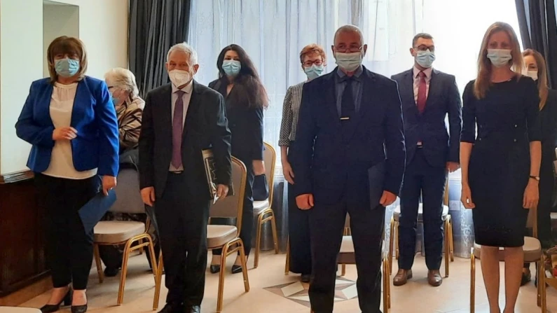 Проведе се официалната церемония по награждаване на учители със значими резултати в образованието през учебната 2020-2021 година