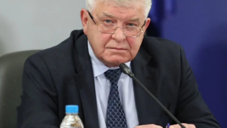 Маските на закрито отново стават задължителни