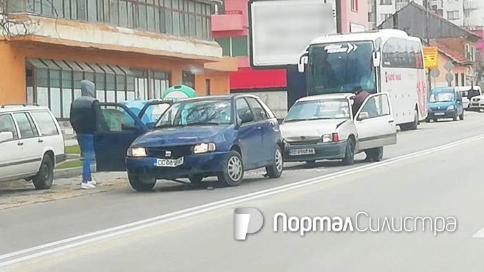 ОБНОВЕНА: ТИР предизвика верижна катастрофа с 3 коли до Кауфланд в Силистра
