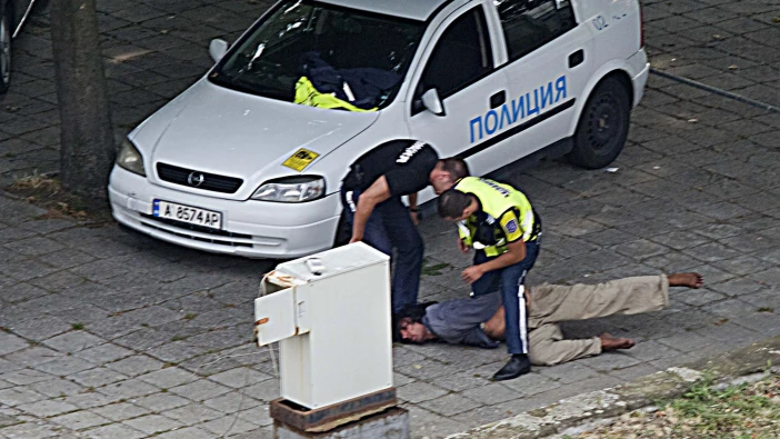 Мъж от село Айдемир скочи на бургаски полицай