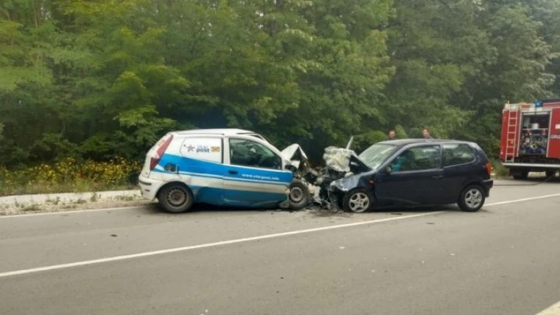Силистренец предизвика челен сблъсък между два автомобила на пътя Разград-Търговище, има и загинал