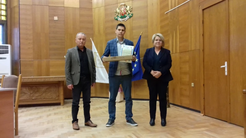 Талантлив студент от Дулово получи специален подарък