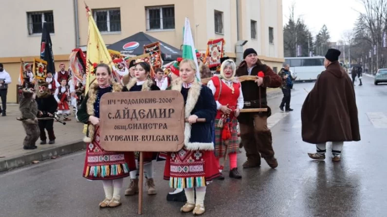 Кукерската група при НЧ “Родолюбие” със злато в ХХХ-ия Международен фестивал на маскарадните игри