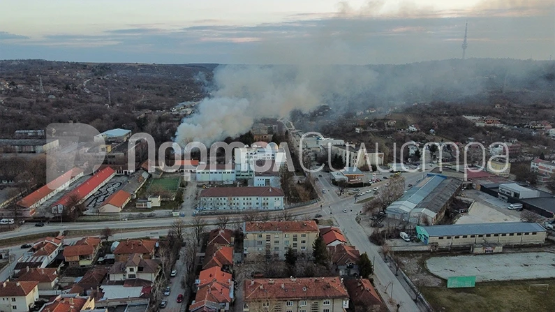 ОБНОВЕНА: Гори бившият завод ОРГТЕХНИКА в Силистра
