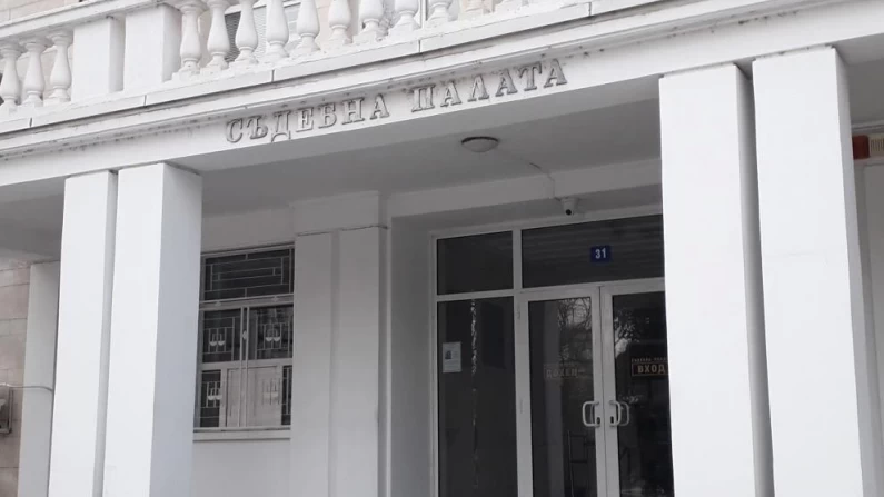 Обвинен в разпространение на наркотици ще продължи да търпи мярка за неотклонение