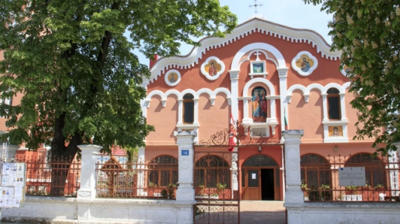 Празника на катедралния храм „Св. Св. Апостоли Петър и Павел“ отбелязват силистренци днес
