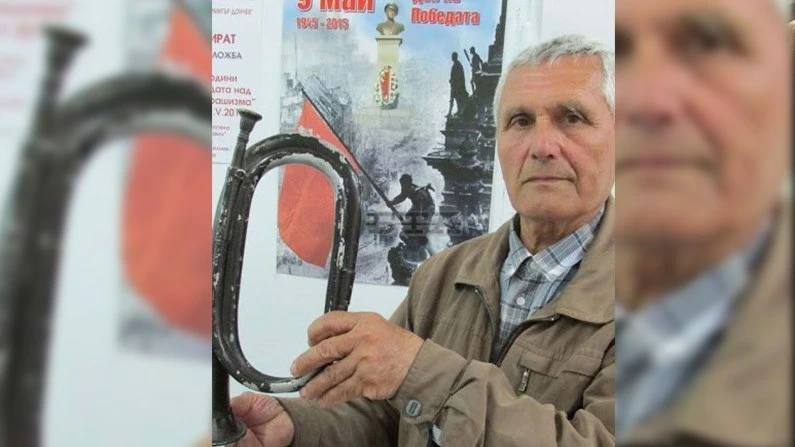 Военна тръба сред експонатите на филателна изложба за Деня на победата