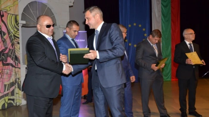 Областният координатор на ГЕРБ-Силистра с плакет и почетна грамота за общински дарител от НСОРБ