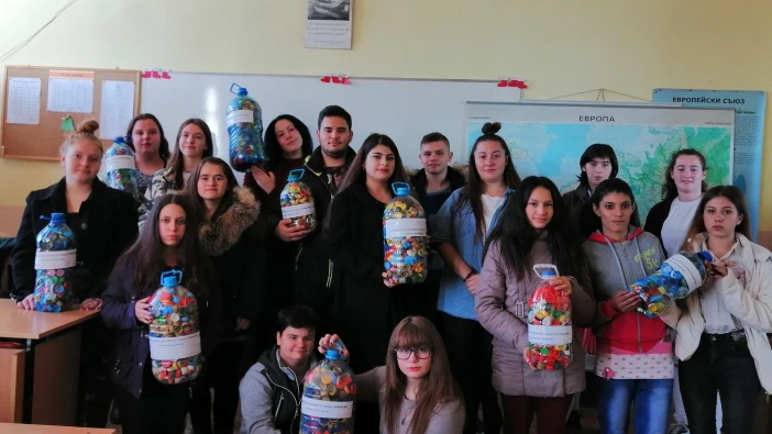 Ученици от с.Ситово с участие в кампанията "Дари капачки - спаси живот"