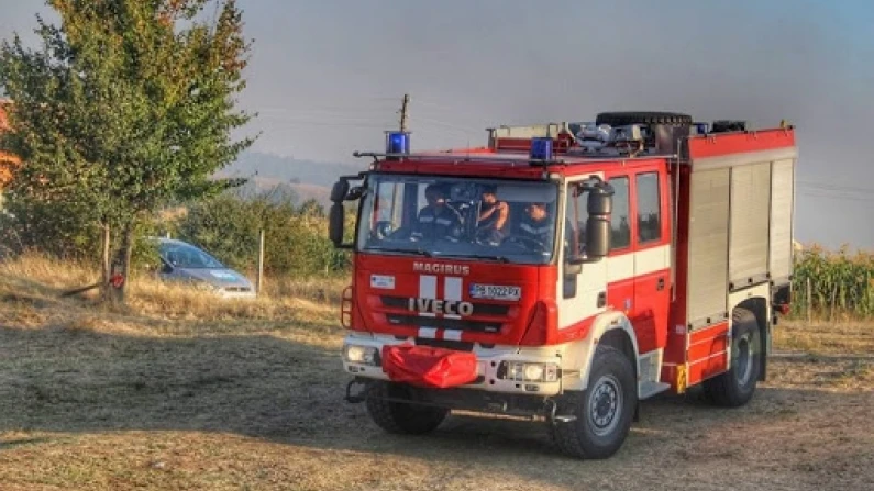 Пожар в сухи треви потушиха вчера огнеборци