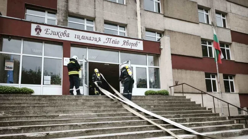 Пожарникари от Силистра с акция в местна гимназия