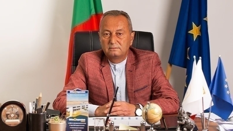 Д-Р ЮКСЕЛ АХМЕД: Честит празник!