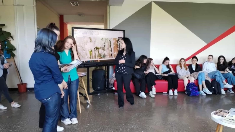 Проведе се едно незабравимо пътуване в „Света на книгите…” в Езикова Гимназия