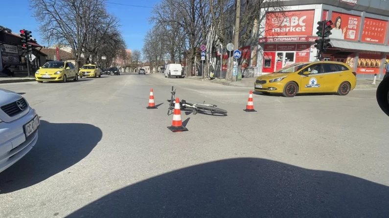 ОБНОВЕНА: Блъснатият велосипедист е в болница със счупен зъб