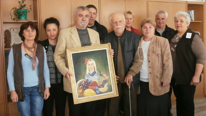Самоук художник дари картина на кметството в Айдемир