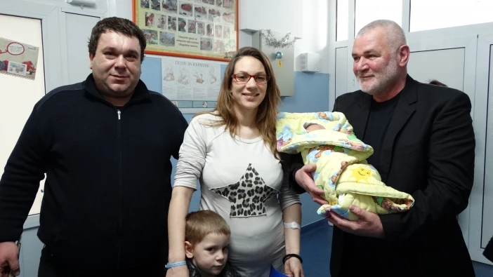 Кметът на Силистра ориса първото бебе за 2016г.
