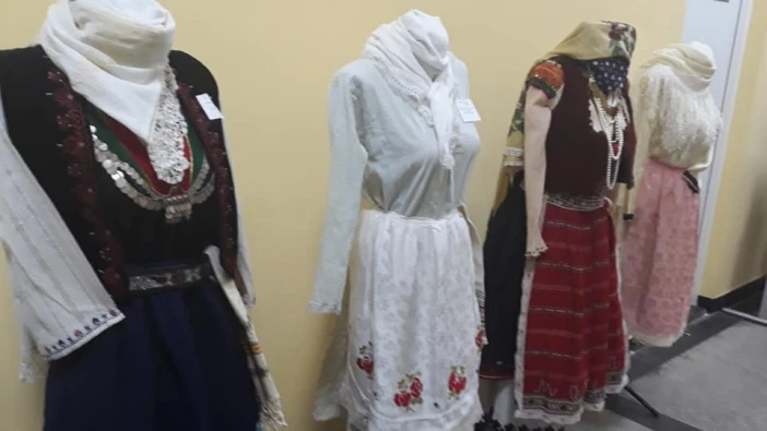 Етно-фолклорна изложба "Одежди и мартеници - вълшебства от багри" в Регионална библиотека Силистра