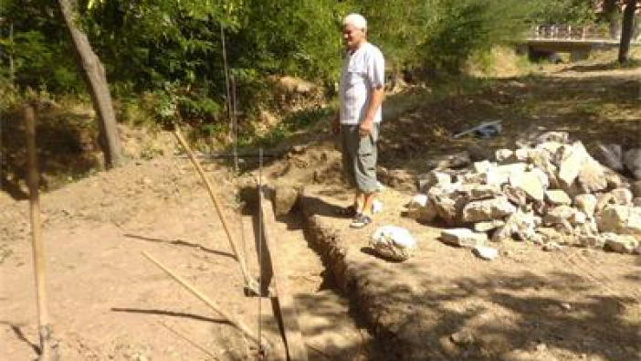 Селски кмет с пари на арендатор гради единствена чешма в с. Попина