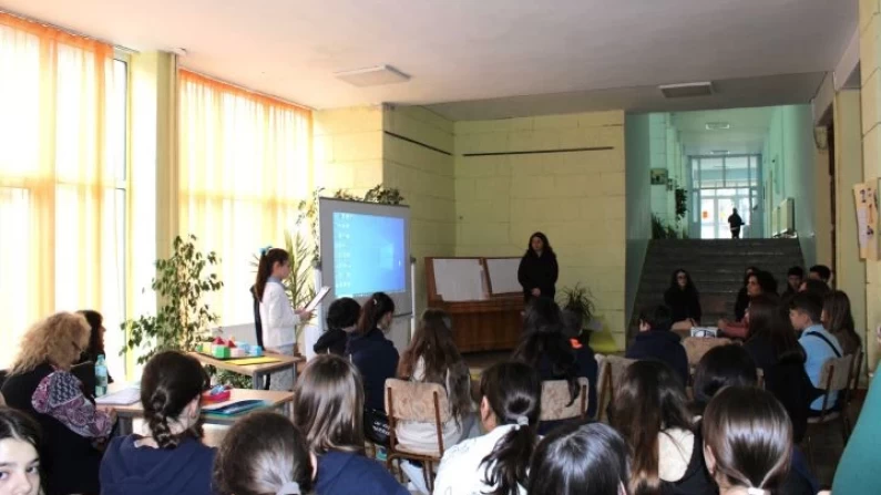 Учениците от СУ „Й. Йовков“ отбелязаха международния ден на математиката и числото пи