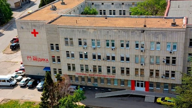Мъж обгоря в дома си, транспортиран e в русенската болница