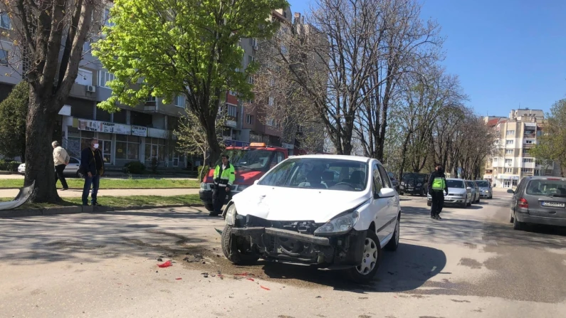 Тежко ПТП с пострадали затруднява движението по бул. Македония в Силистра