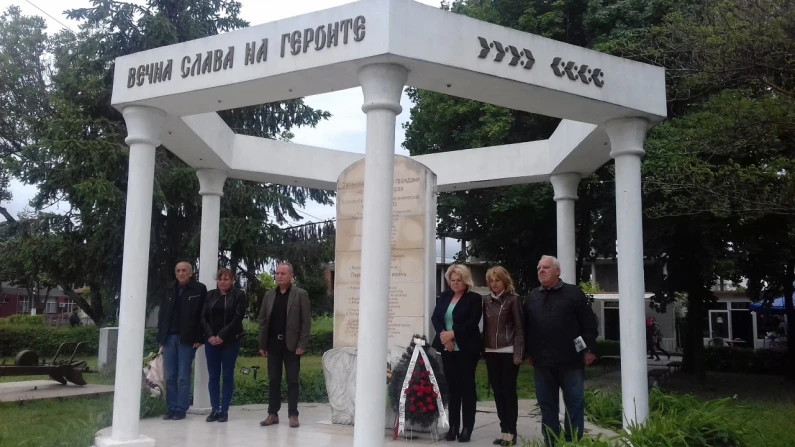 Дуловчани почетоха Деня на Ботев с литературно - музикална програма