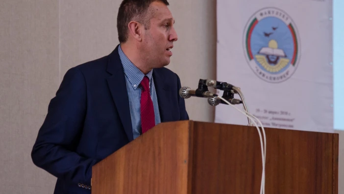 Динамиката на процесите - образователния пазар, като част от пазара на труда е толкова силна, че изисква бързи и адекватни решения