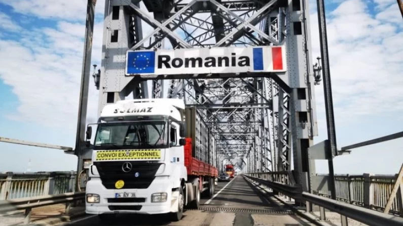 Въведено ограничение в едната лента на Дунав мост