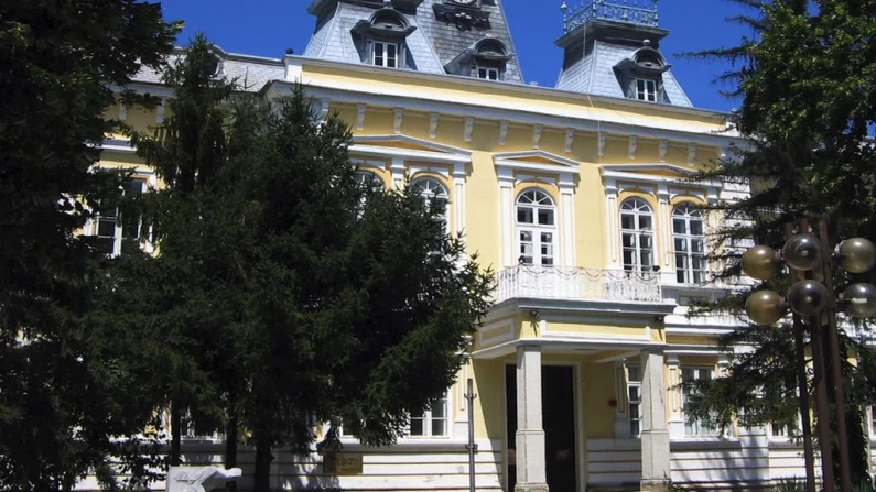Приключват две изложби в художествената галерия и предстои откриването на нова