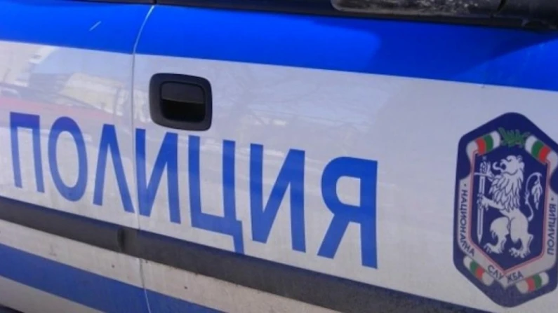 Разбиха и обраха къща в село Искра