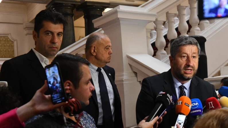 Конституционната комисия се събира извънредно заради промените в основния закон